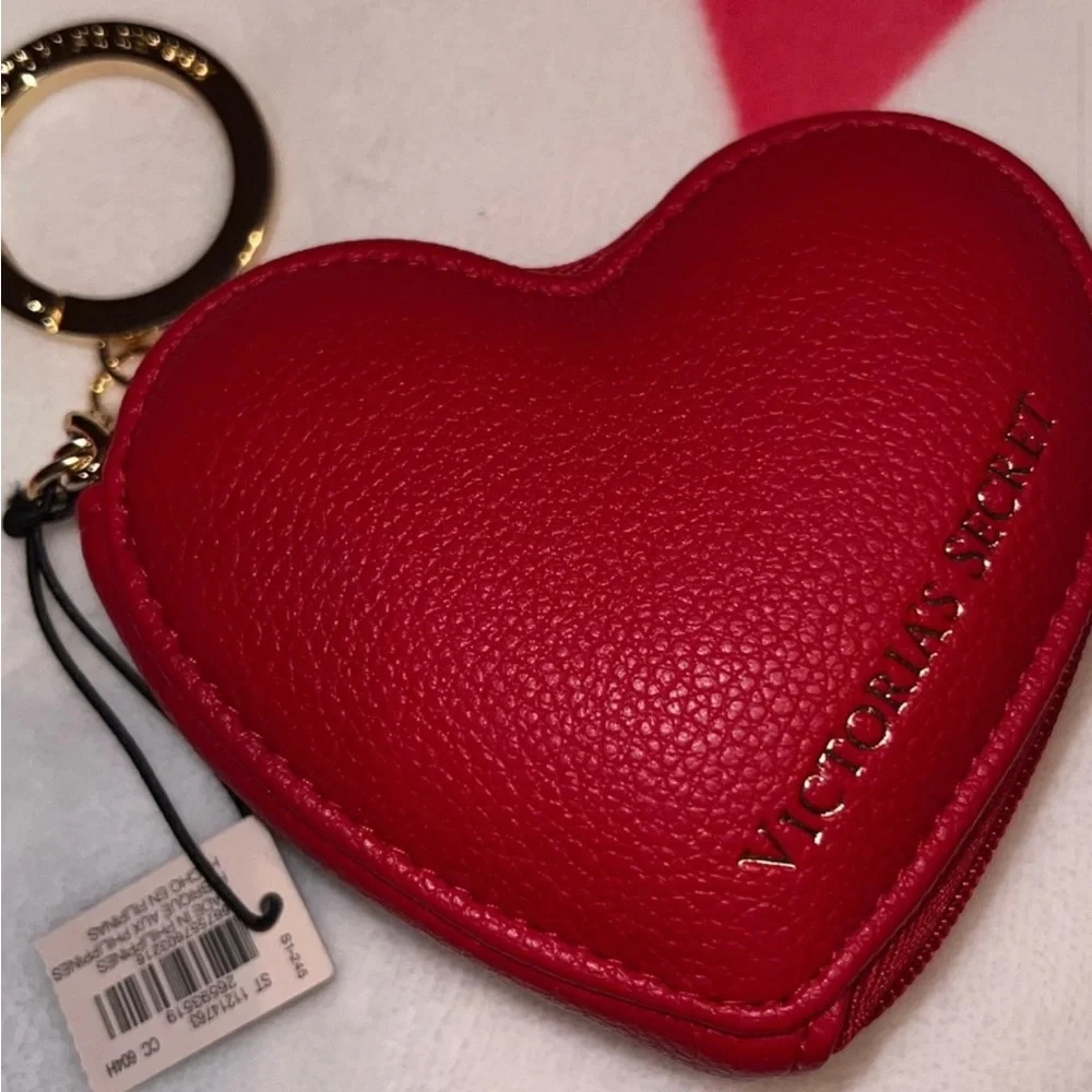 ♥️NWT VICTORIA’S SECRET HEART COIN POUCH♥️